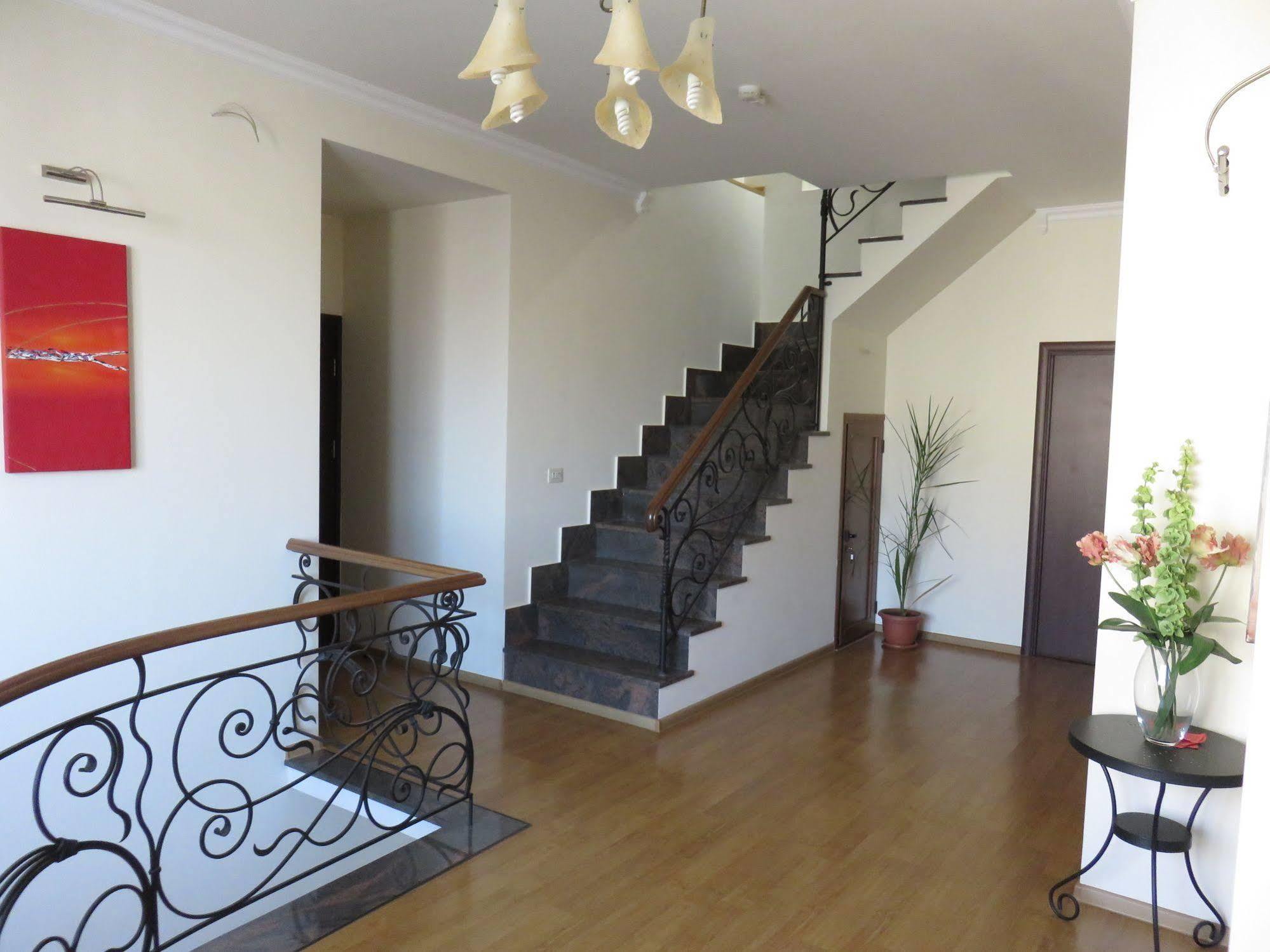 Hotel Grig Γιερεβάν Εξωτερικό φωτογραφία